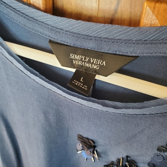 Simply VERA Asymmetrical Hem Sequins Embroidered Scoop Neckline Tee Size L - Picture 4 of 6